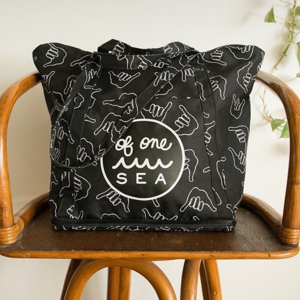 Of One Sea No Sand Tote in Black Shaka